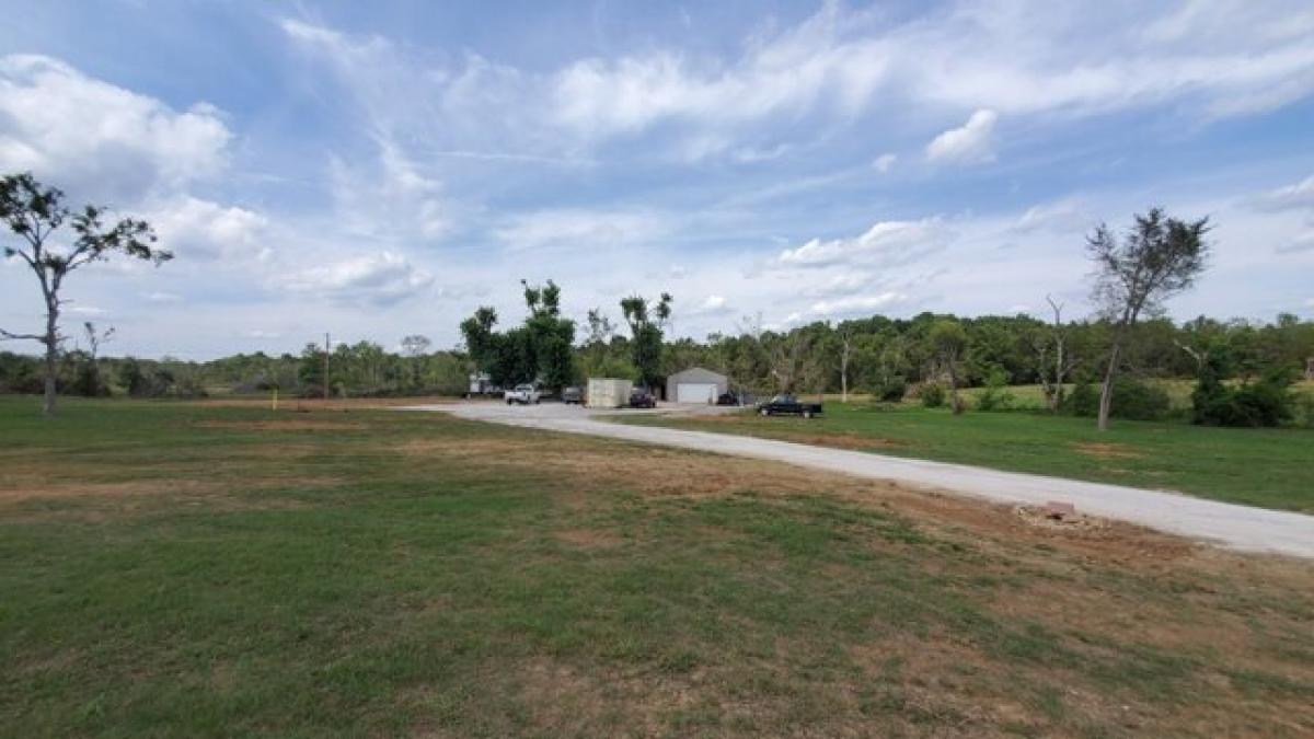 Picture of Residential Land For Sale in Columbia, Tennessee, United States