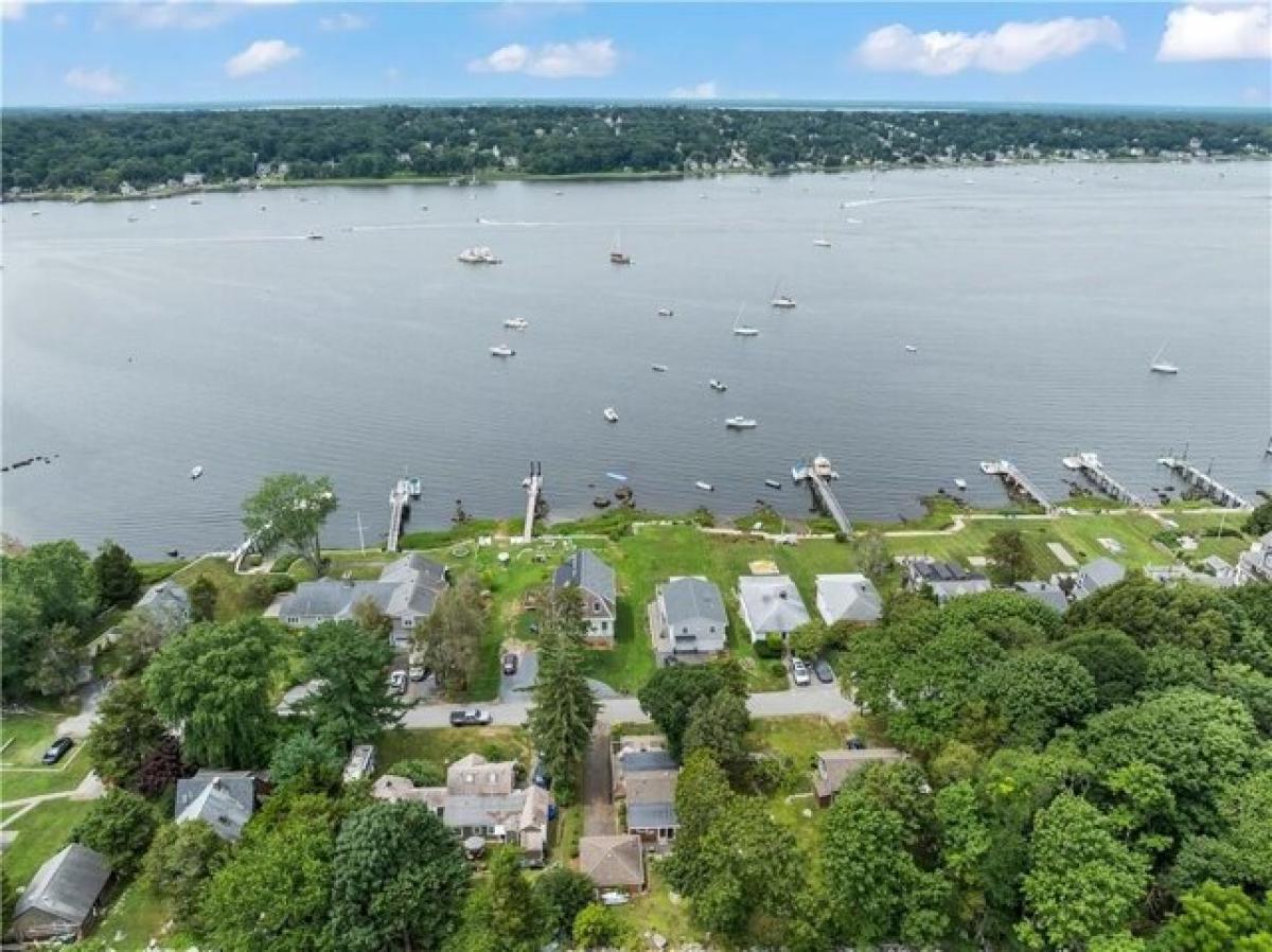 Picture of Home For Sale in Warren, Rhode Island, United States