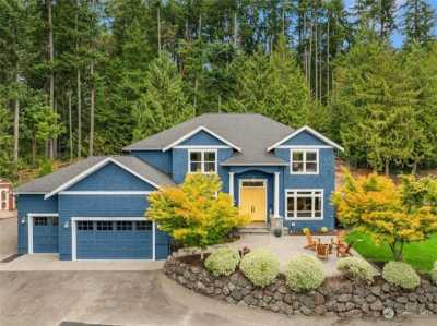 Home For Sale in Bainbridge Island, Washington