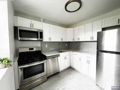 Home For Rent in Fort Lee, New Jersey