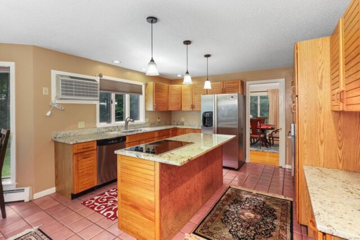 Picture of Home For Sale in Tolland, Connecticut, United States