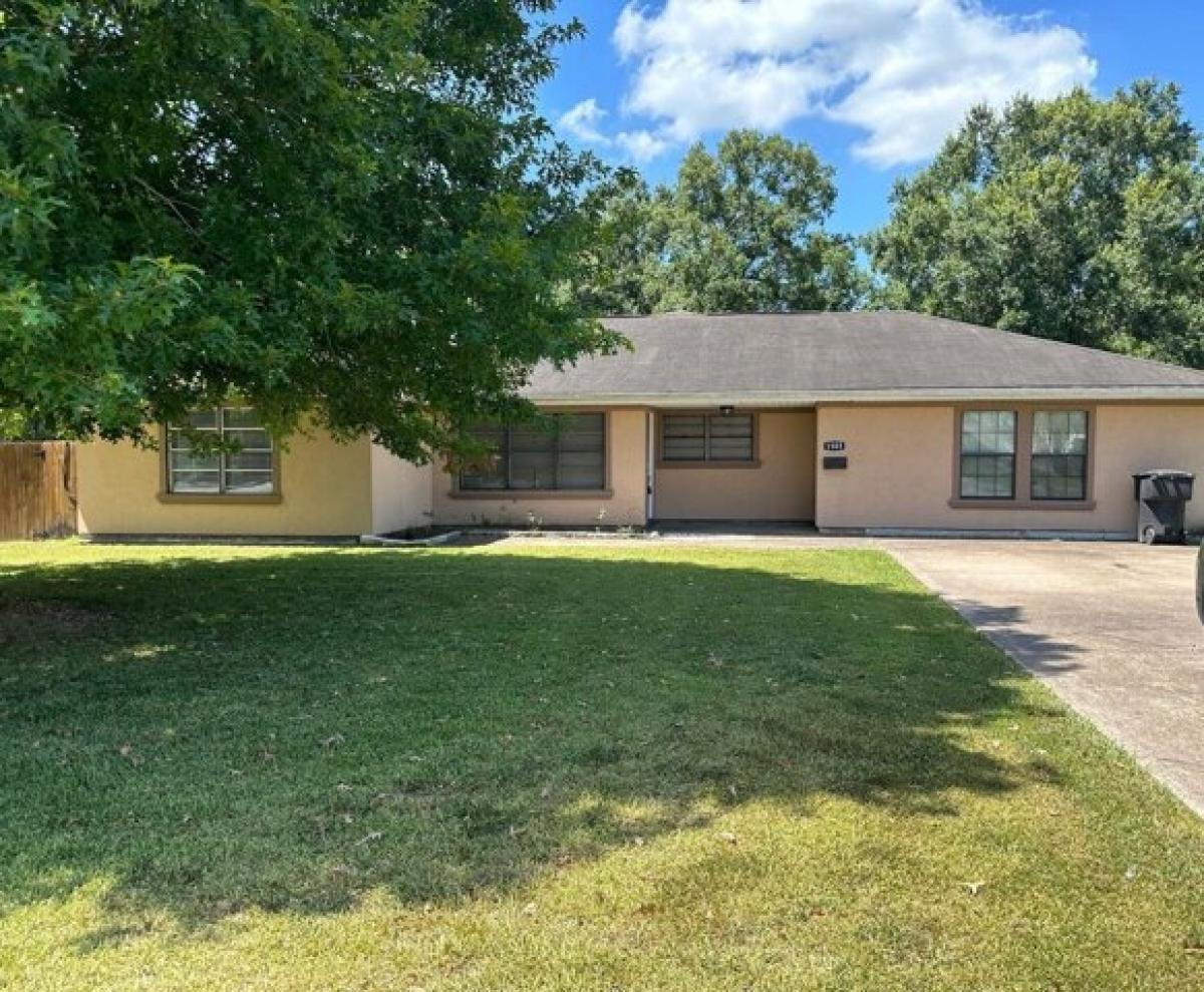 Picture of Home For Rent in Nederland, Texas, United States