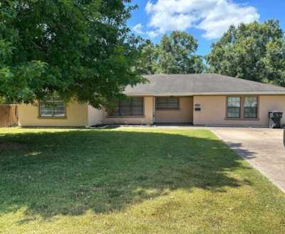 Home For Rent in Nederland, Texas