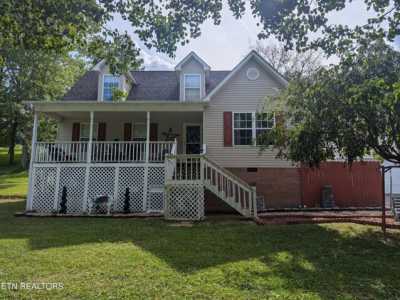 Home For Sale in Jacksboro, Tennessee