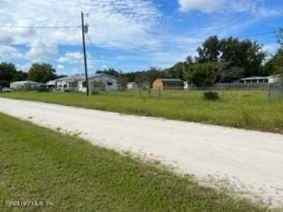 Home For Sale in Satsuma, Florida