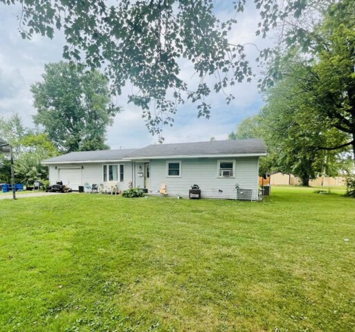 Picture of Home For Sale in Shelburn, Indiana, United States