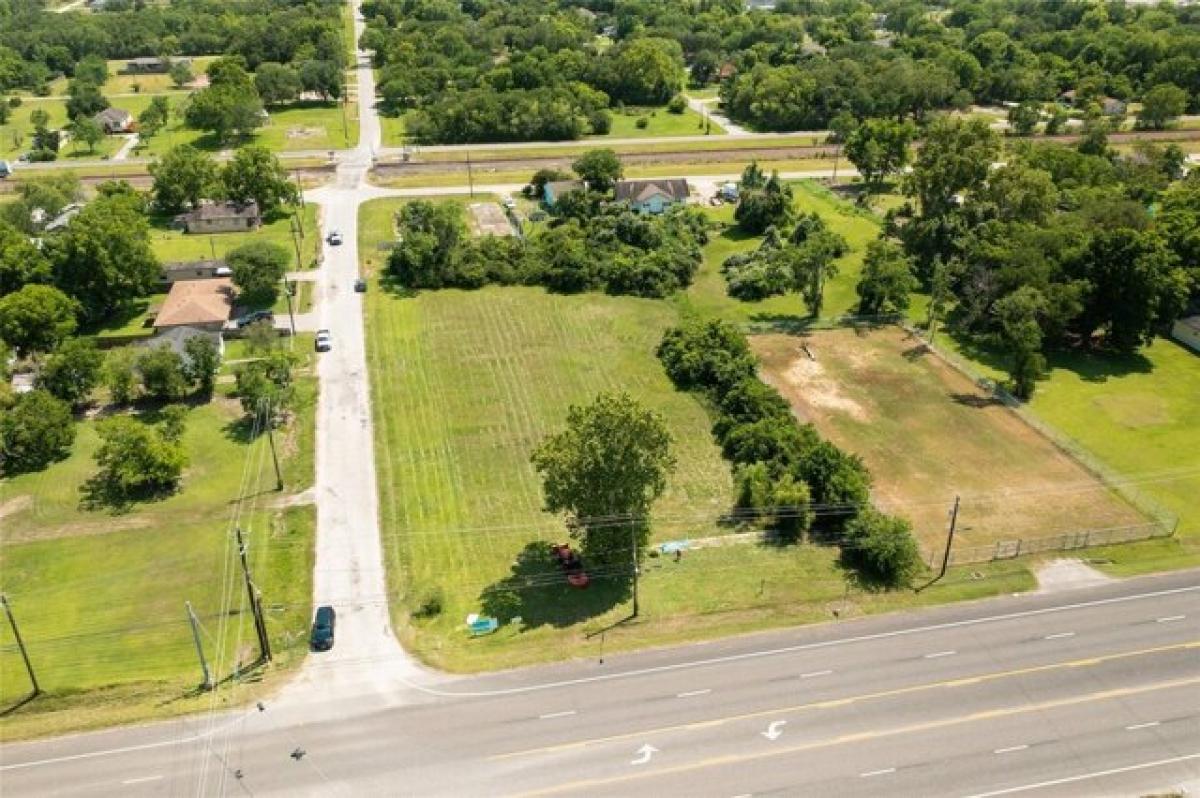 Picture of Residential Land For Sale in Hitchcock, Texas, United States