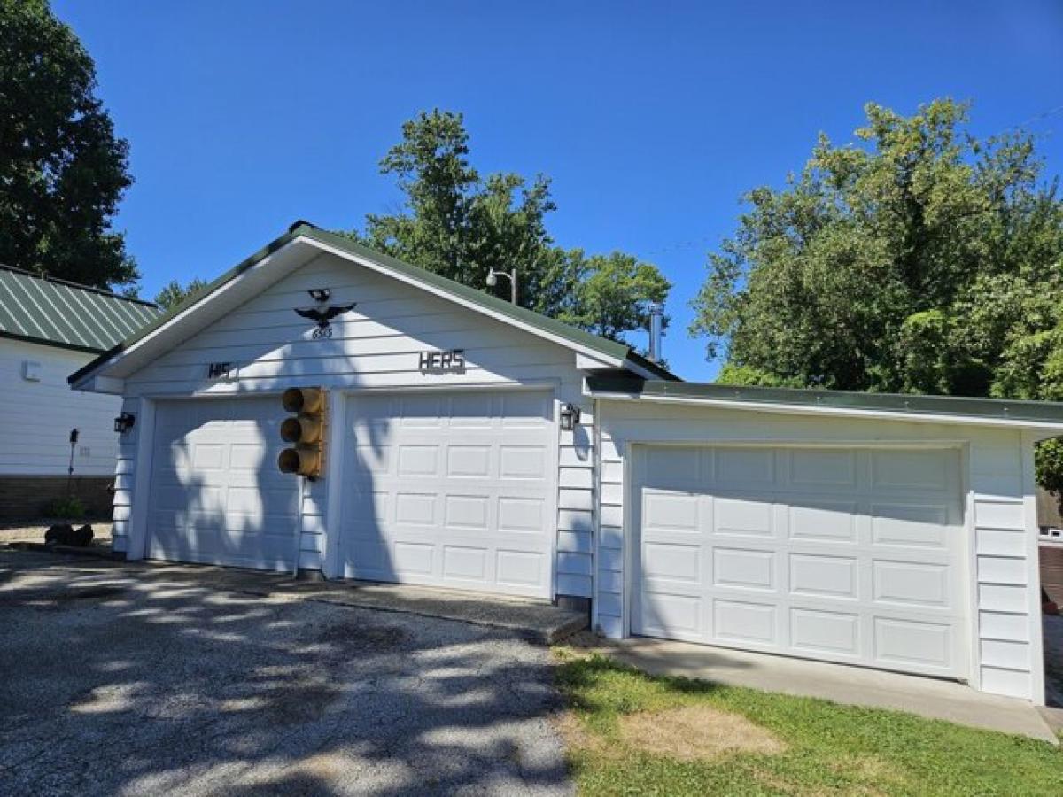 Picture of Home For Sale in Three Oaks, Michigan, United States