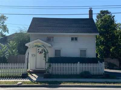 Home For Sale in Riverhead, New York