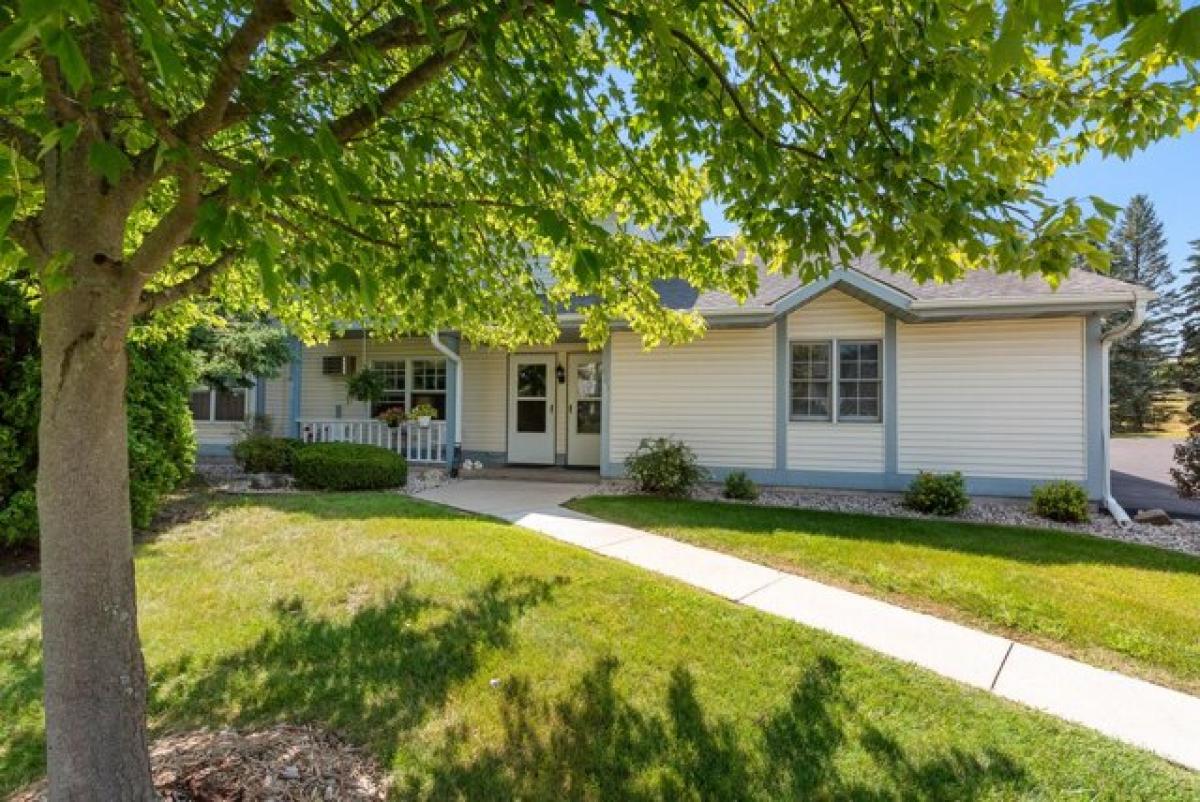 Picture of Home For Sale in West Bend, Wisconsin, United States