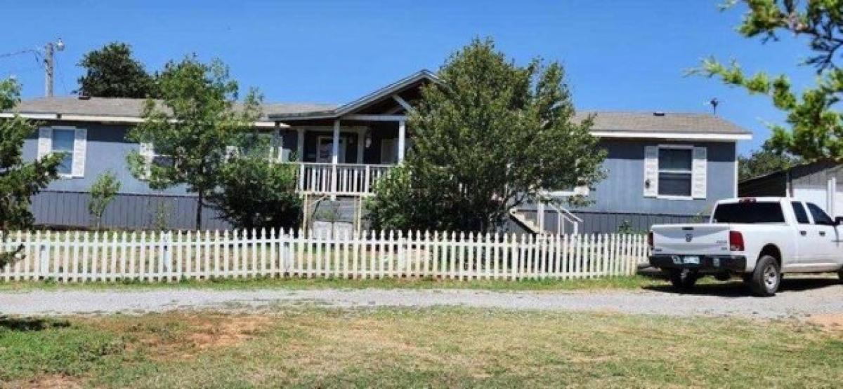 Picture of Home For Sale in Cement, Oklahoma, United States