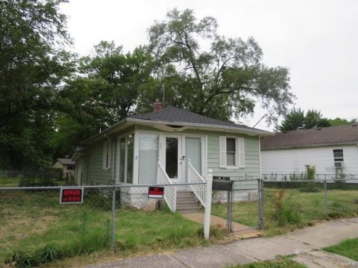 Picture of Home For Sale in East Alton, Illinois, United States