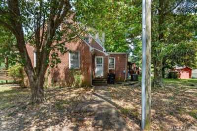 Home For Sale in Lawrenceville, Virginia