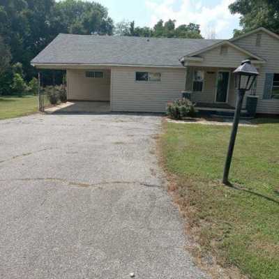 Home For Sale in Friendship, Tennessee