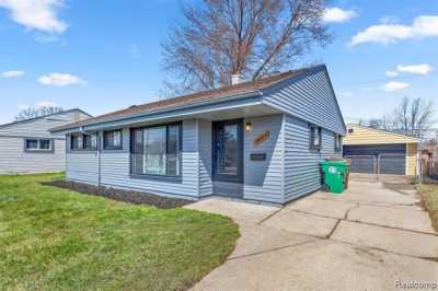 Home For Sale in Garden City, Michigan