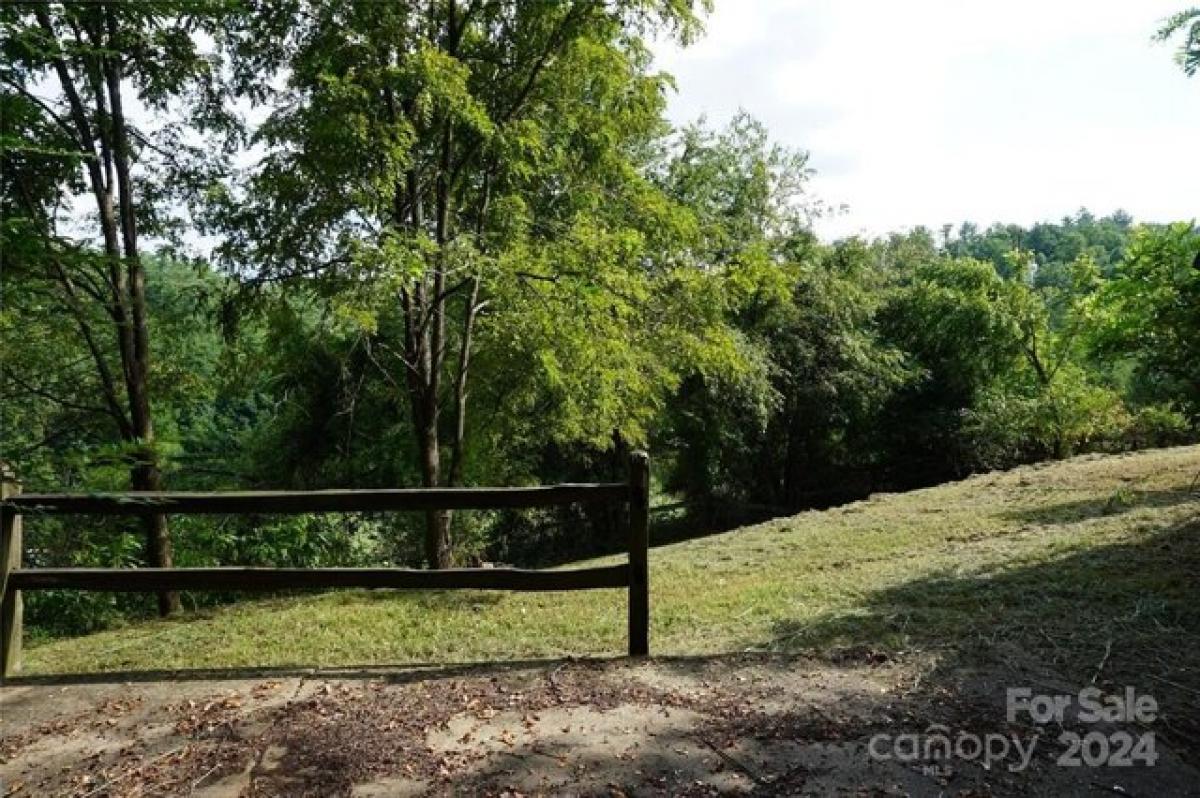 Picture of Home For Sale in Marshall, North Carolina, United States