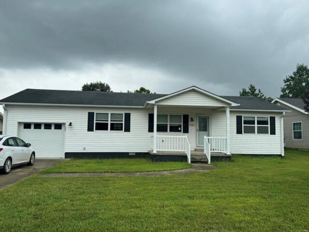 Picture of Home For Sale in Poplar Bluff, Missouri, United States