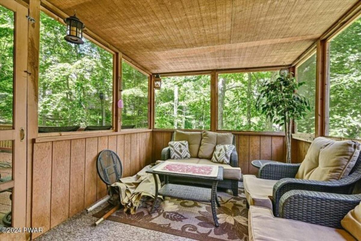 Picture of Home For Sale in Lackawaxen, Pennsylvania, United States