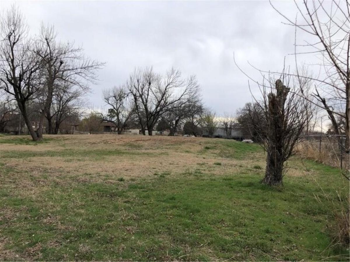 Picture of Residential Land For Sale in Moore, Oklahoma, United States