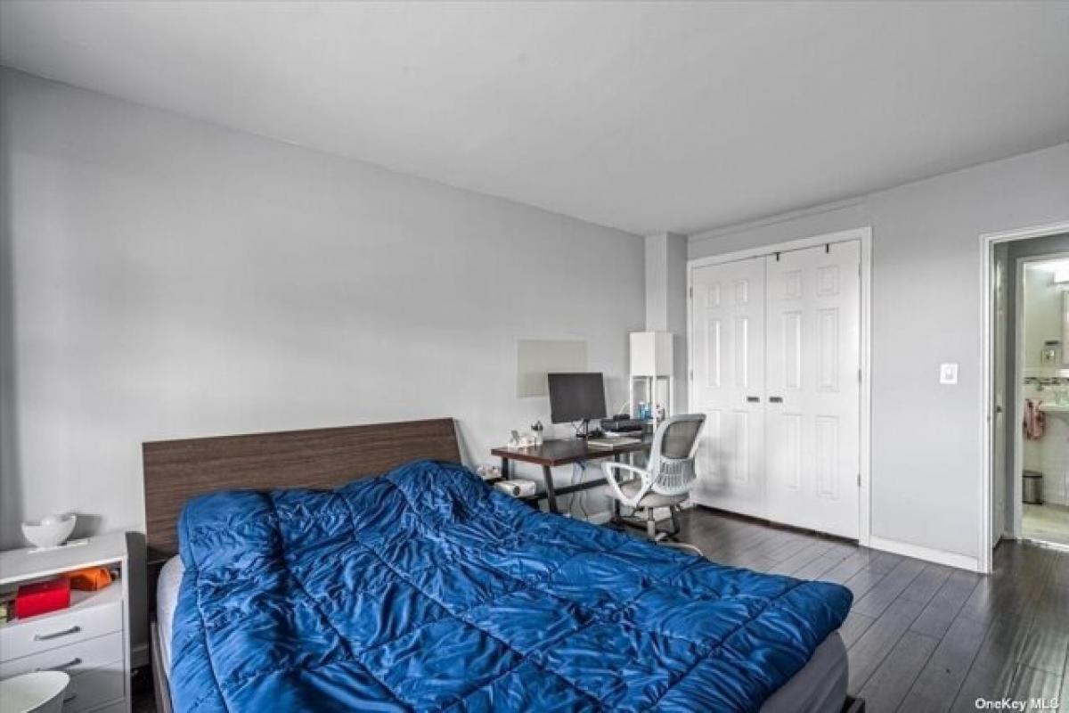 Picture of Home For Sale in Rego Park, New York, United States