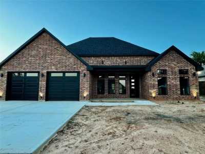 Home For Sale in Bridgeport, Texas