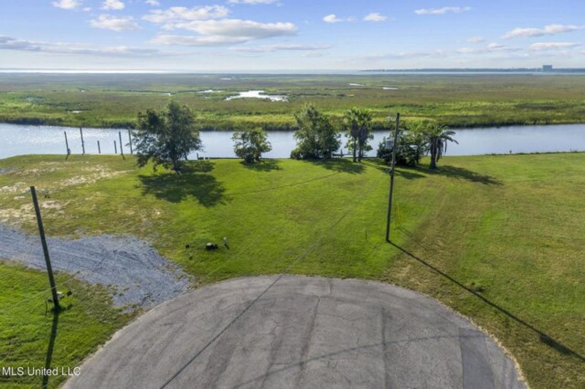 Picture of Residential Land For Sale in Diamondhead, Mississippi, United States