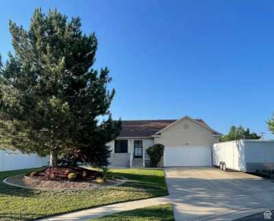 Home For Sale in Clearfield, Utah