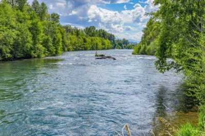 Home For Sale in Eagle Point, Oregon