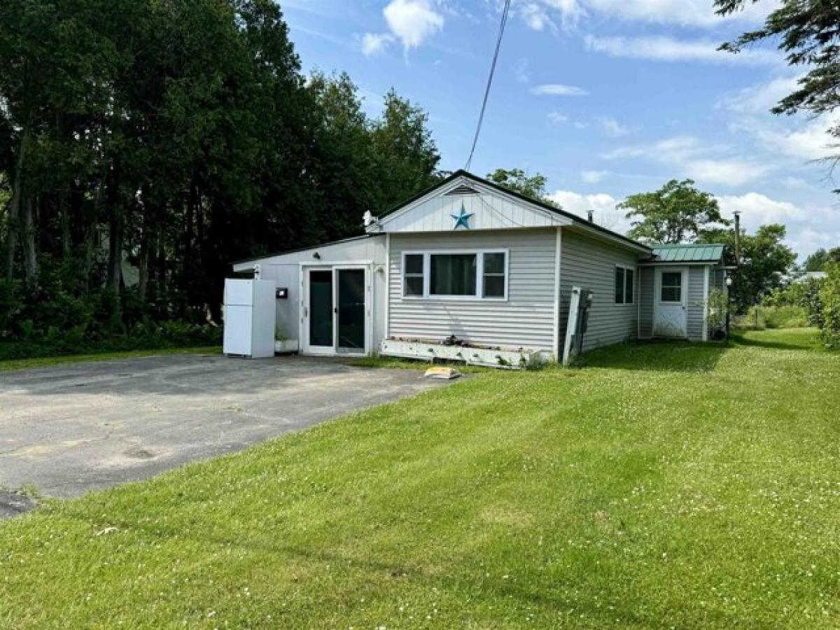 Picture of Home For Sale in Colebrook, New Hampshire, United States