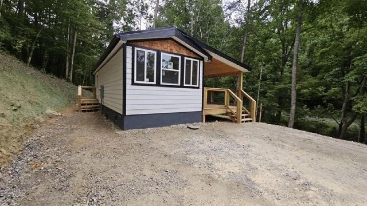 Picture of Home For Sale in Bryson City, North Carolina, United States