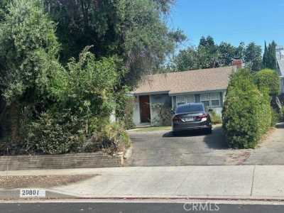 Home For Sale in Winnetka, California