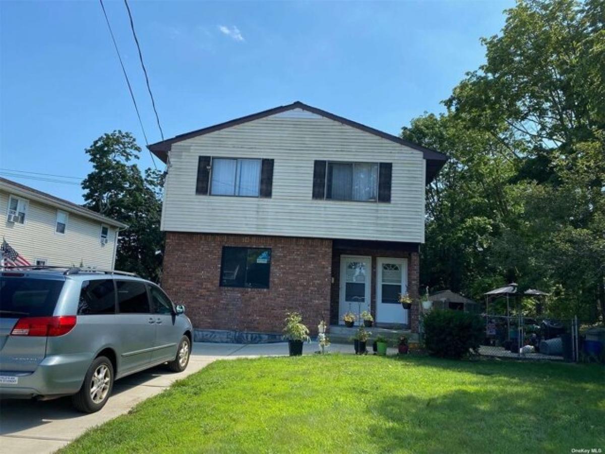 Picture of Home For Rent in North Babylon, New York, United States