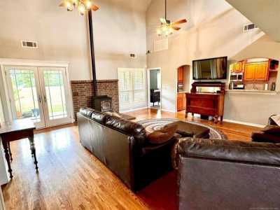 Home For Sale in Coweta, Oklahoma