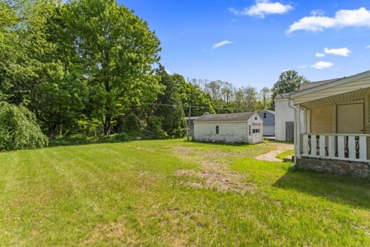 Picture of Home For Sale in Farmington, Connecticut, United States