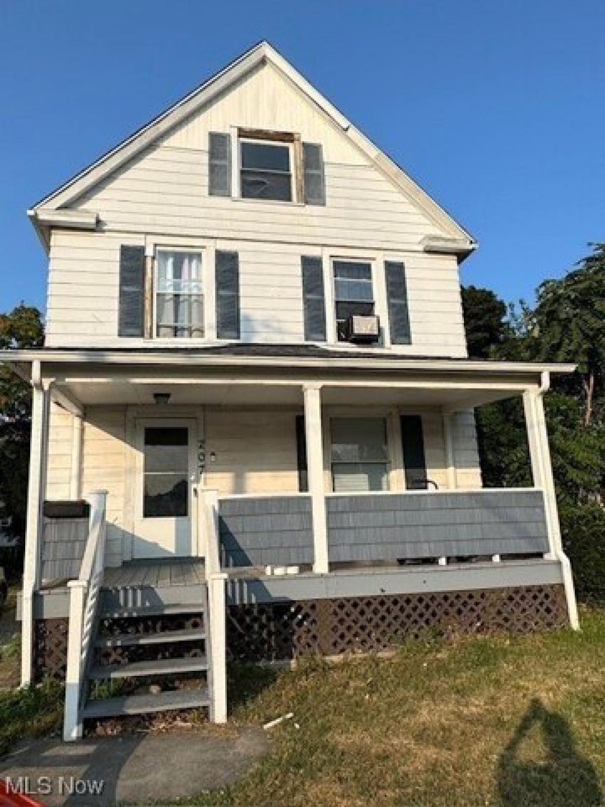 Picture of Home For Sale in Lorain, Ohio, United States