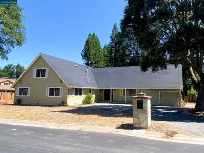 Home For Sale in Alamo, California