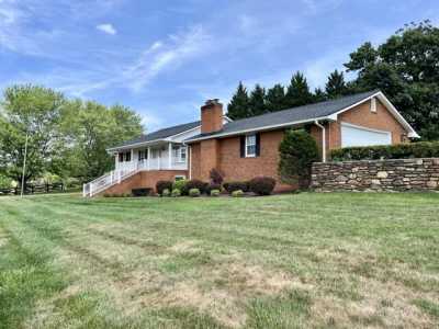 Home For Sale in Vinton, Virginia