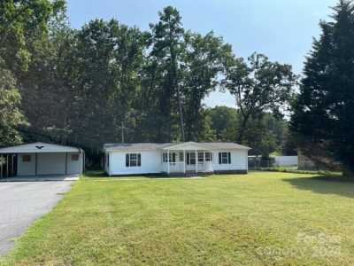 Home For Sale in Lincolnton, North Carolina