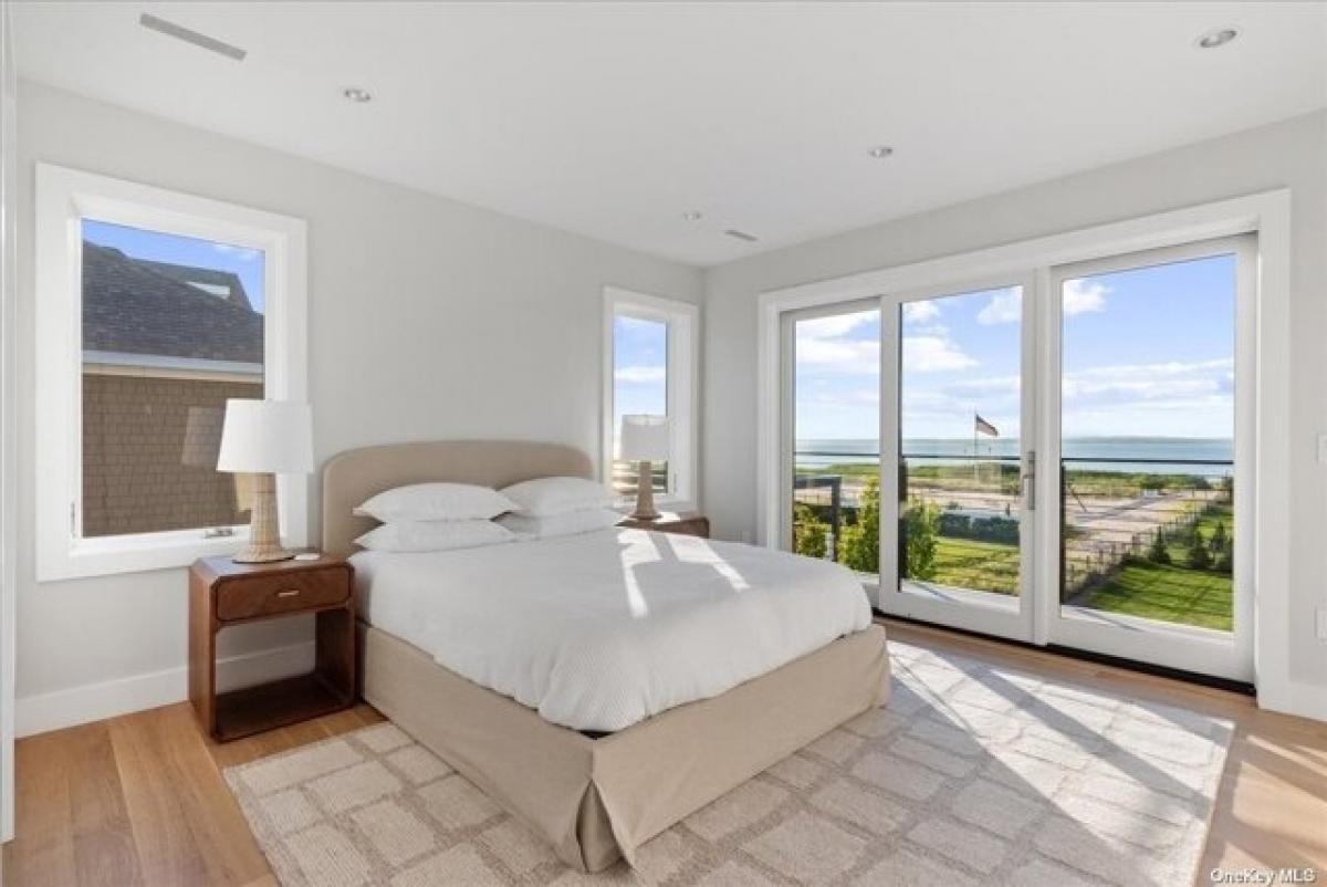 Picture of Home For Sale in Westhampton Beach, New York, United States