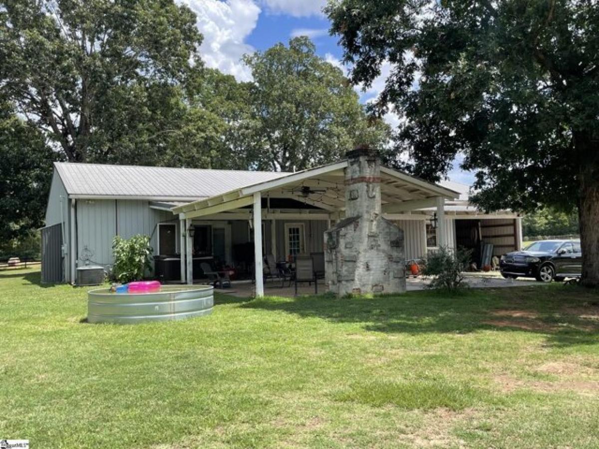 Picture of Home For Sale in Cross Hill, South Carolina, United States