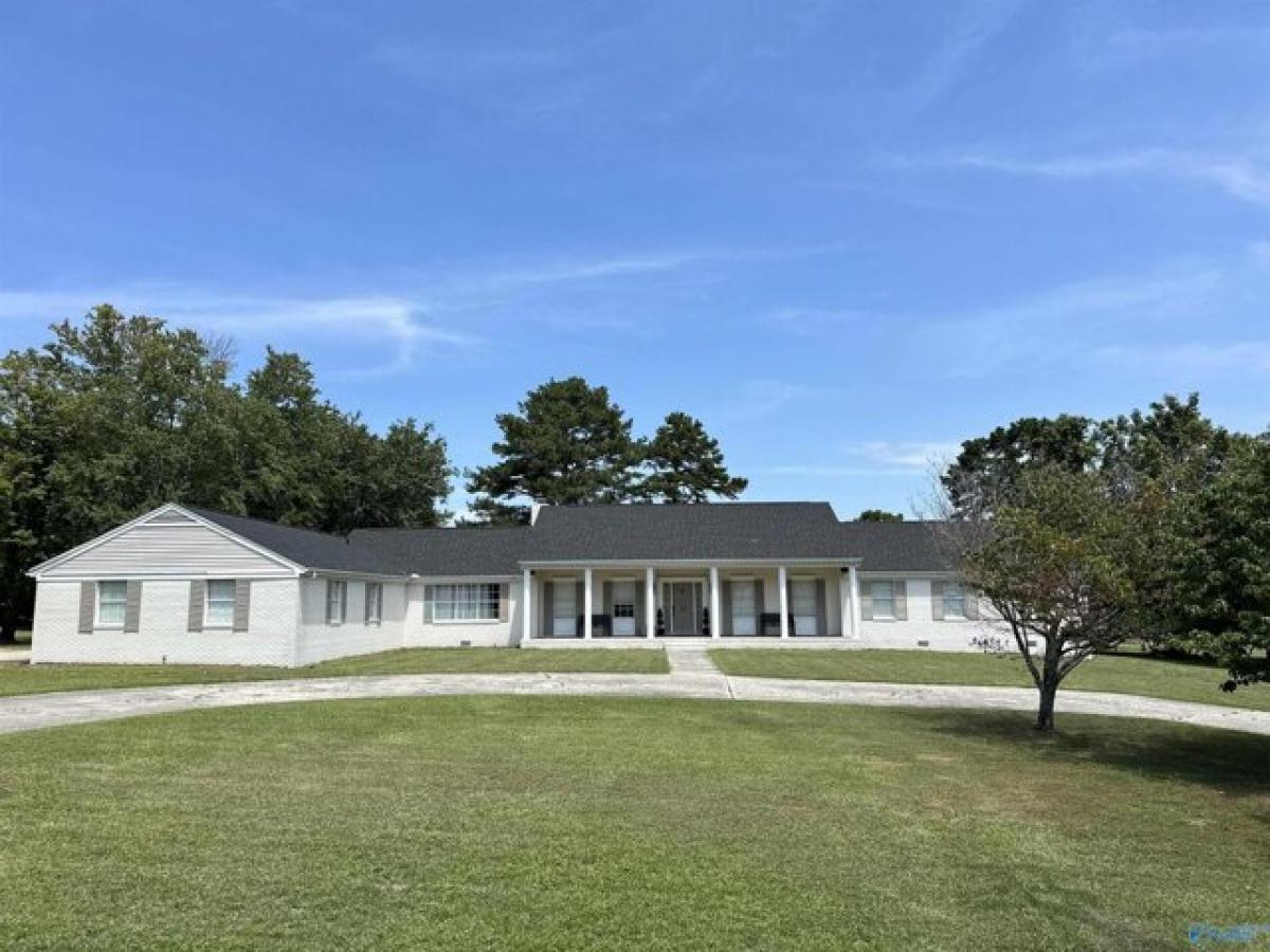 Picture of Home For Sale in Albertville, Alabama, United States