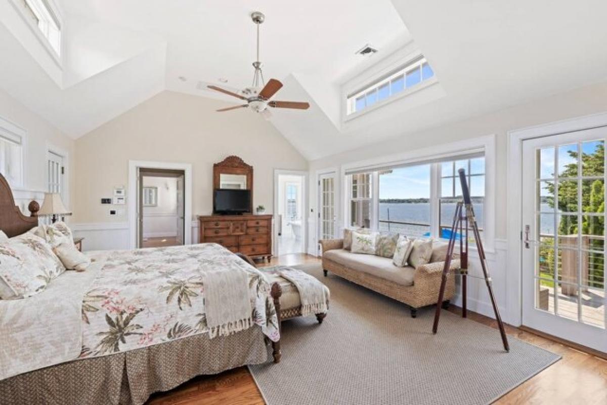 Picture of Home For Sale in Montauk, New York, United States