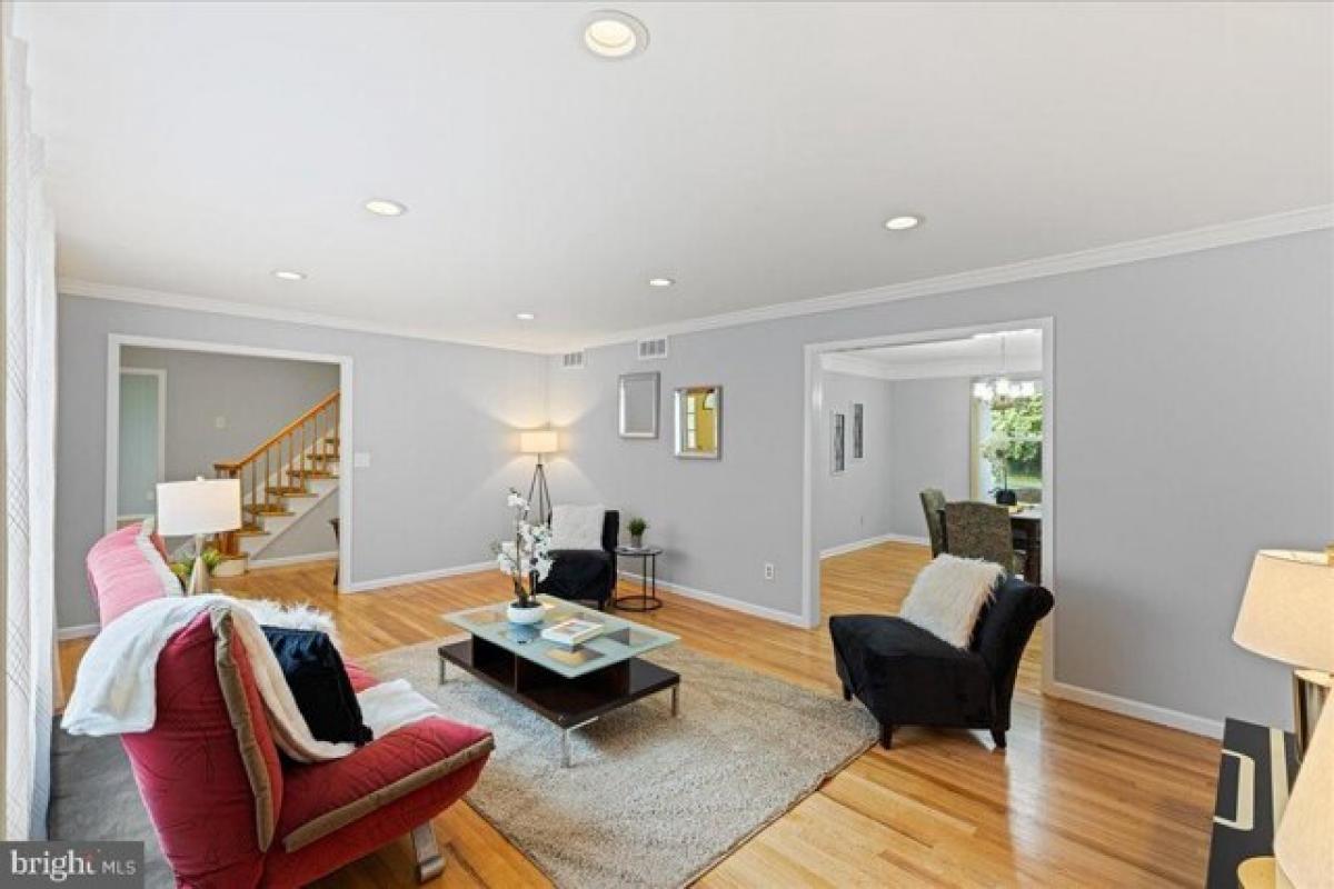 Picture of Home For Sale in Princeton Junction, New Jersey, United States