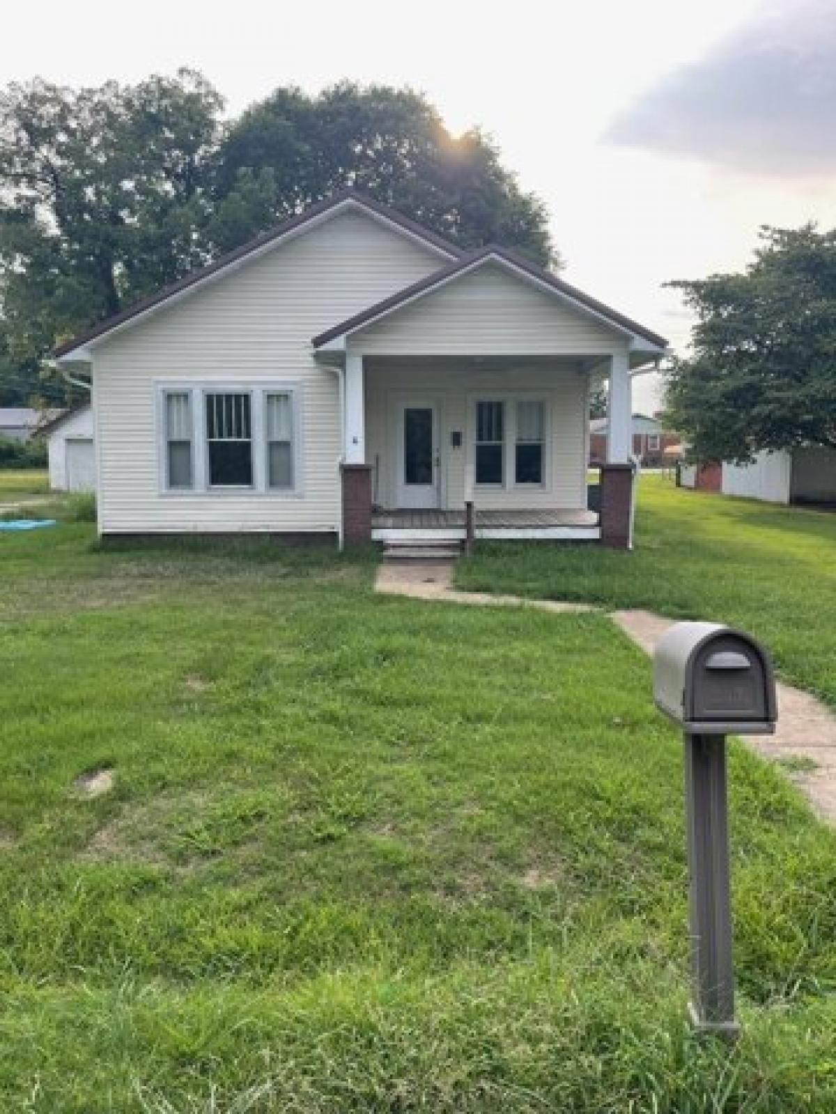 Picture of Home For Sale in Bruceton, Tennessee, United States