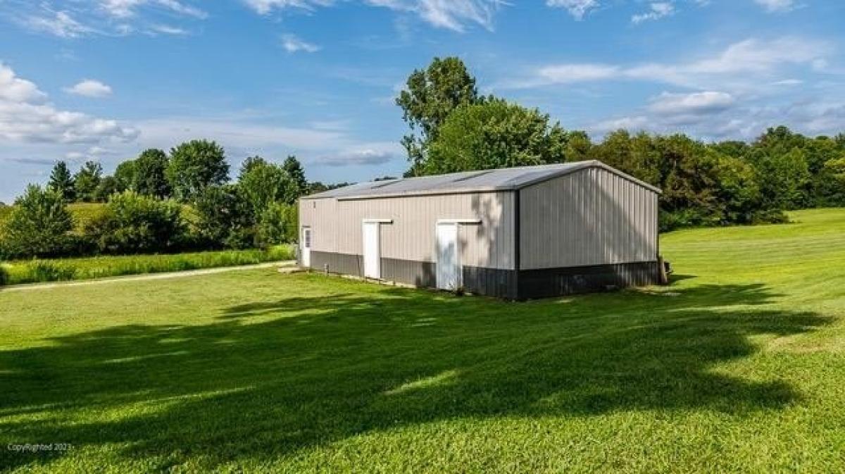 Picture of Home For Sale in Brownsville, Indiana, United States