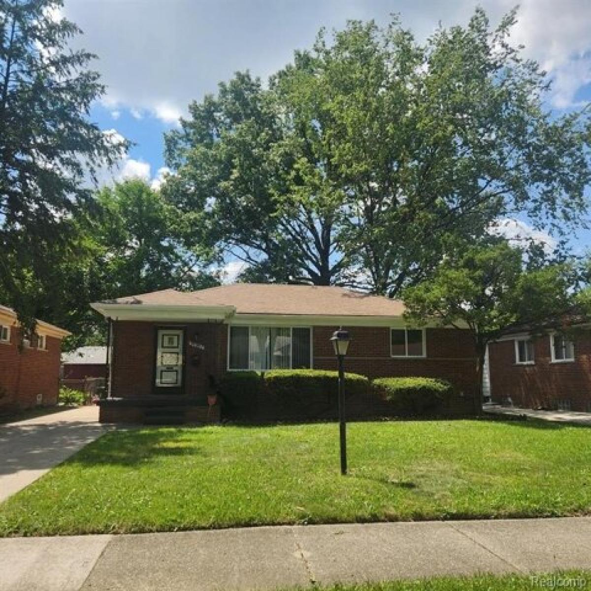 Picture of Home For Sale in Oak Park, Michigan, United States