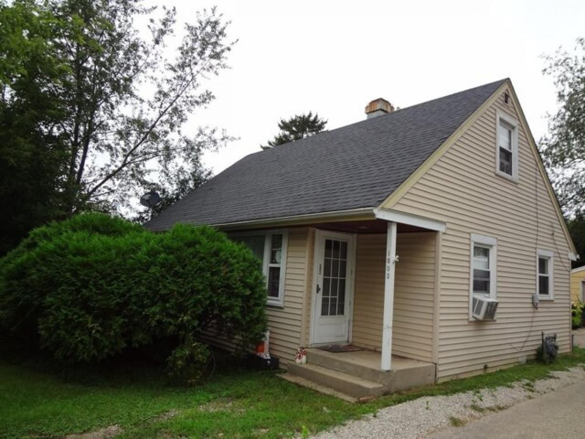 Picture of Home For Sale in Round Lake Beach, Illinois, United States