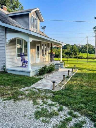 Home For Sale in Lebanon, Illinois