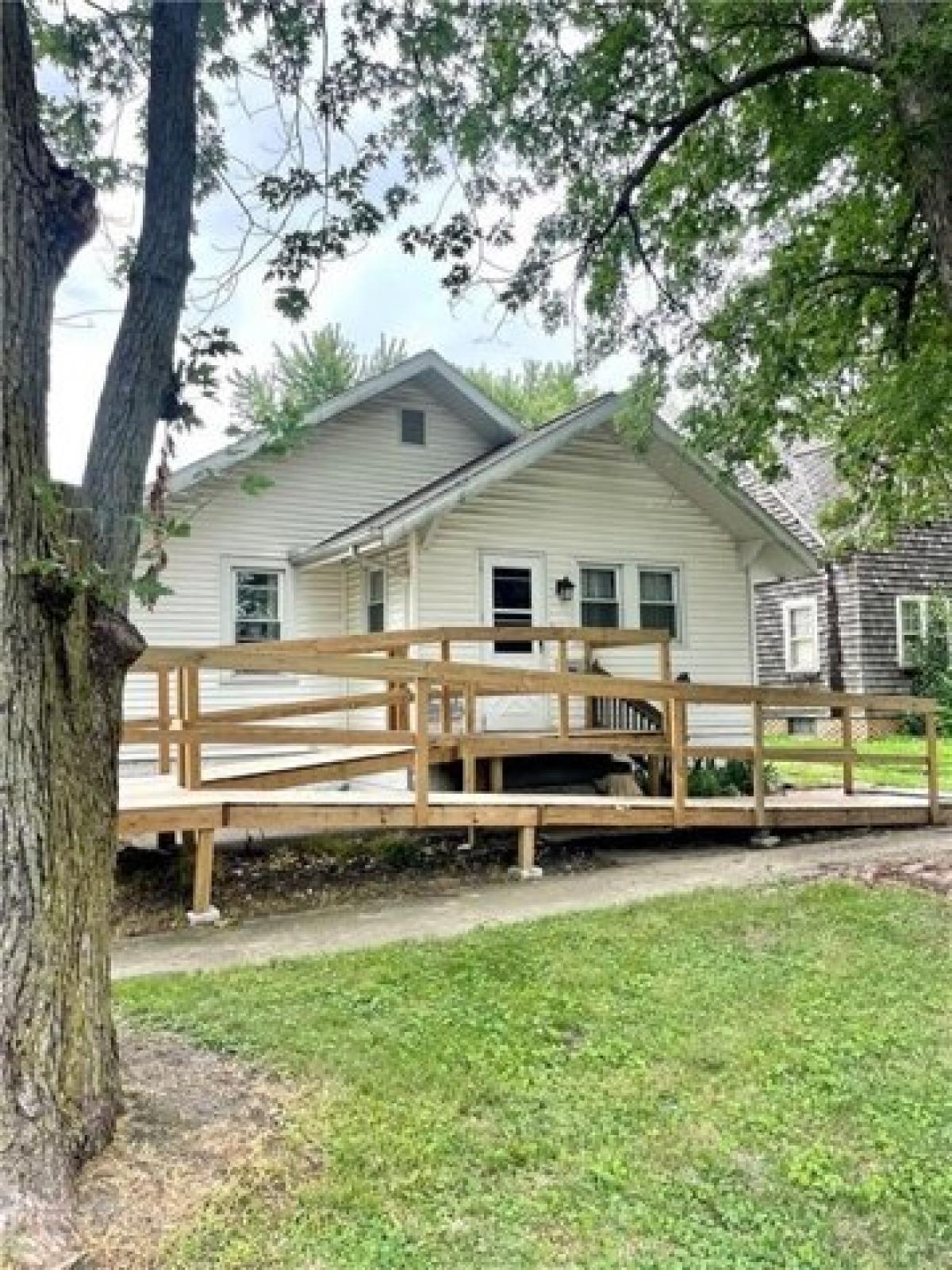 Picture of Home For Sale in Mattoon, Illinois, United States