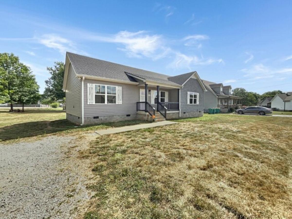 Picture of Home For Sale in Lewisburg, Tennessee, United States